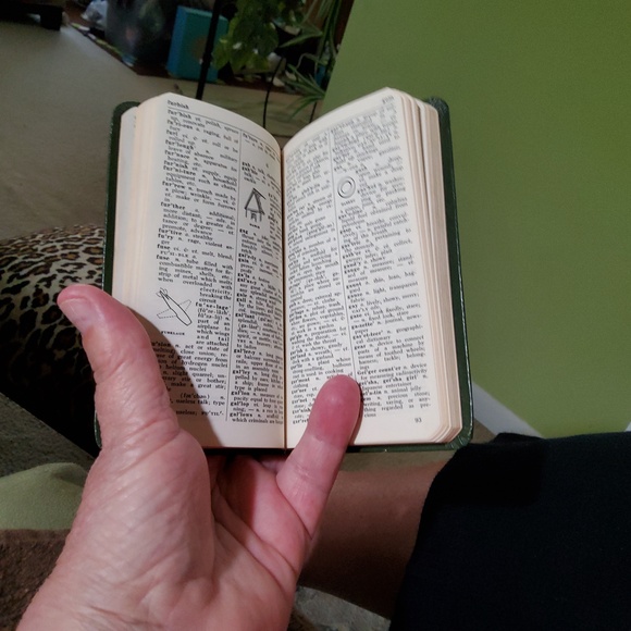 Circa 1965 Pocket Webster Dictionary modern Version - Picture 6 of 6